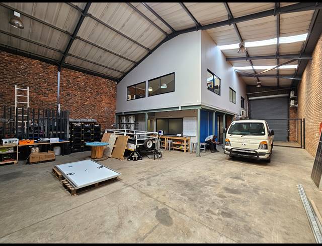 390M² WAREHOUSE FOR SALE IN HUGHES
